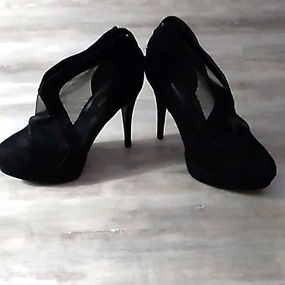 Le Chateau black mesh heels - Picture 1 of 4